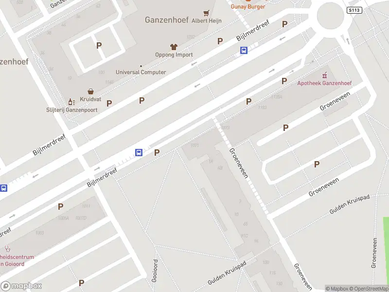 Ambulance met grote spoed naar de Bijlmerdreef in Amsterdam