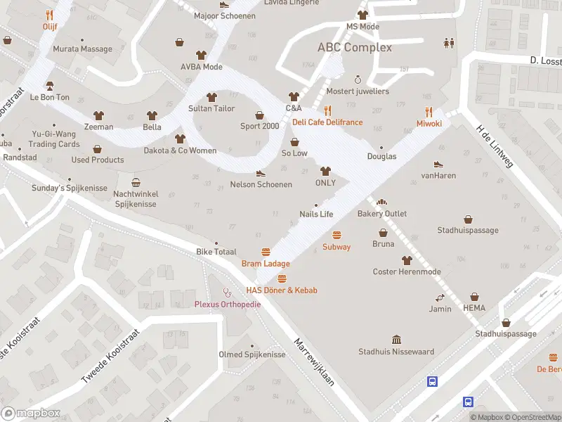 Brandweer met gepaste spoed naar de Nieuwstraat in Spijkenisse vanwege stankoverlast