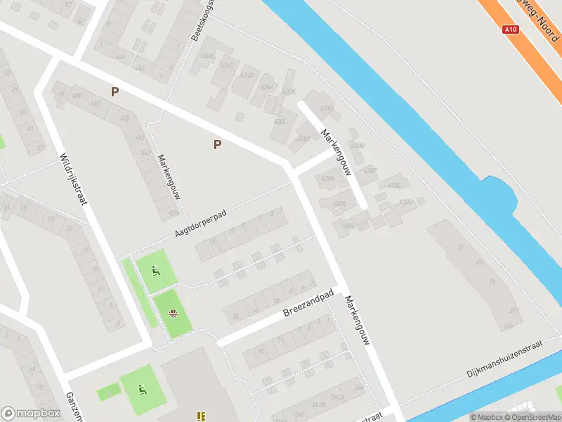 Ambulance met grote spoed naar de Aagtdorperpad in Amsterdam