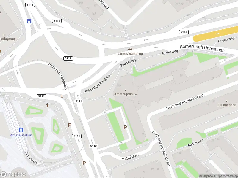 Brandweer met gepaste spoed naar de Prins Bernhardplein in Amsterdam