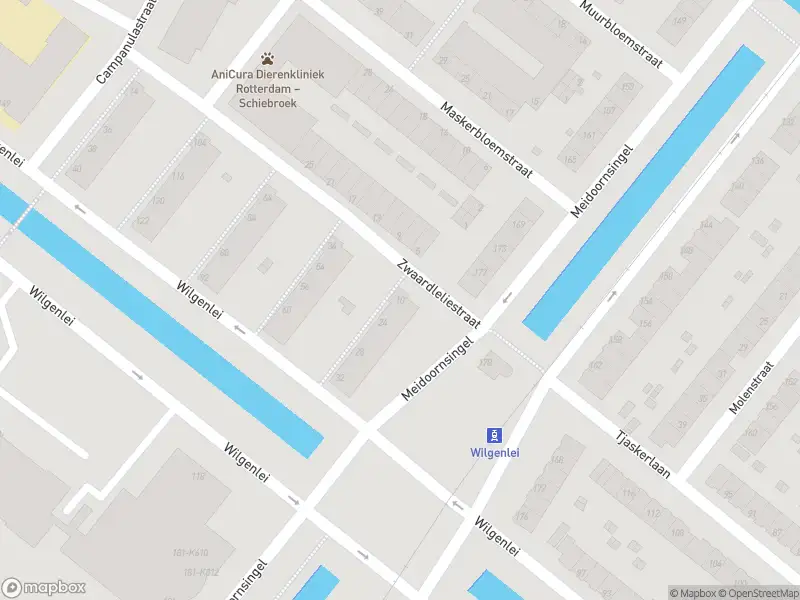 Ambulance met grote spoed naar de Zwaardleliestraat in Rotterdam