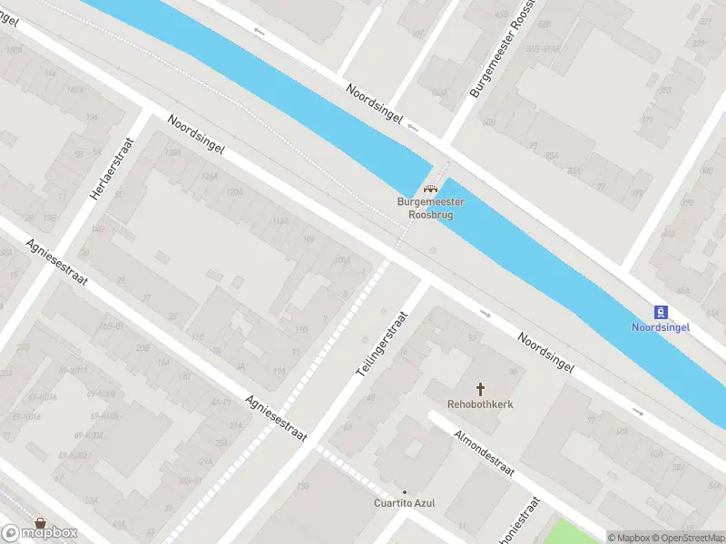 Ambulance met gepaste spoed naar de Teilingerstraat in Rotterdam