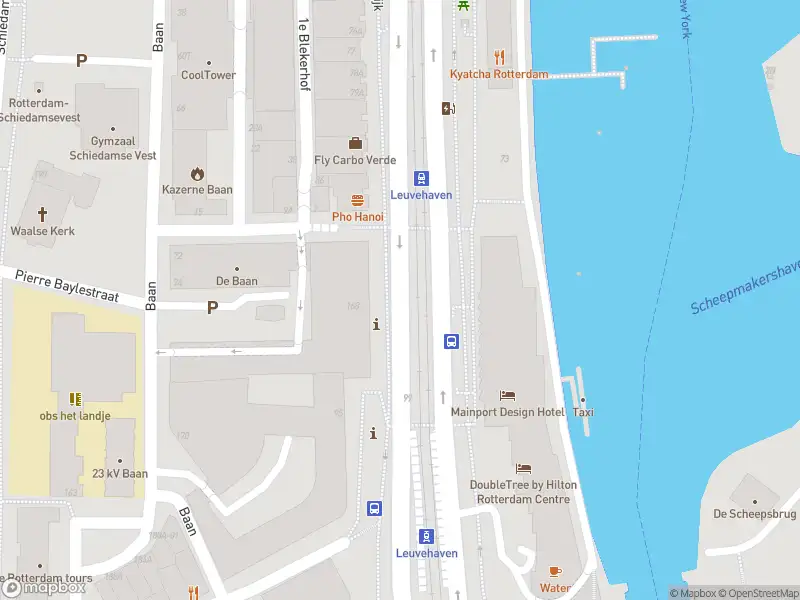 Ambulance met gepaste spoed naar de Schiedamsedijk in Rotterdam