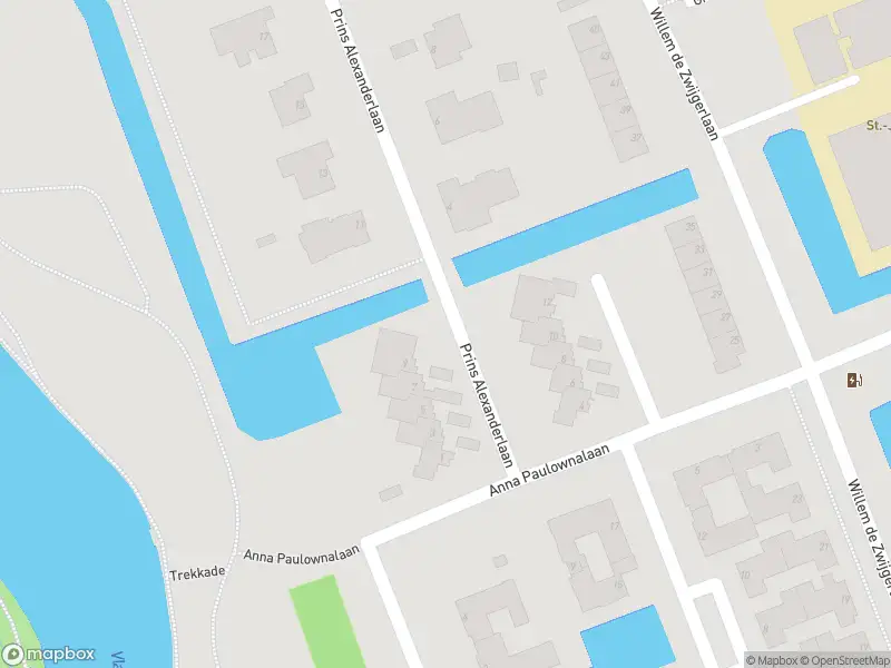 Ambulance met grote spoed naar de Prins Alexanderlaan in Vlaardingen