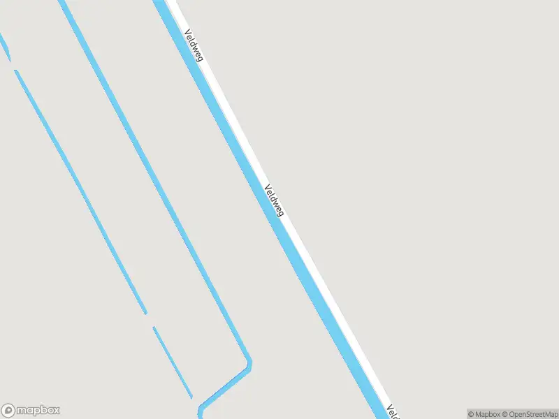 Ambulance met grote spoed naar de Veldweg in Waverveen