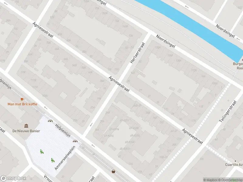 Ambulance met grote spoed naar de Herlaerstraat in Rotterdam