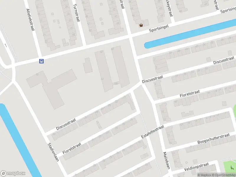 Ambulance met grote spoed naar de Discusstraat in Rotterdam