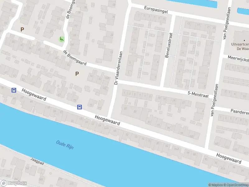 Ambulance met grote spoed naar de 5-Meistraat in Koudekerk aan den Rijn