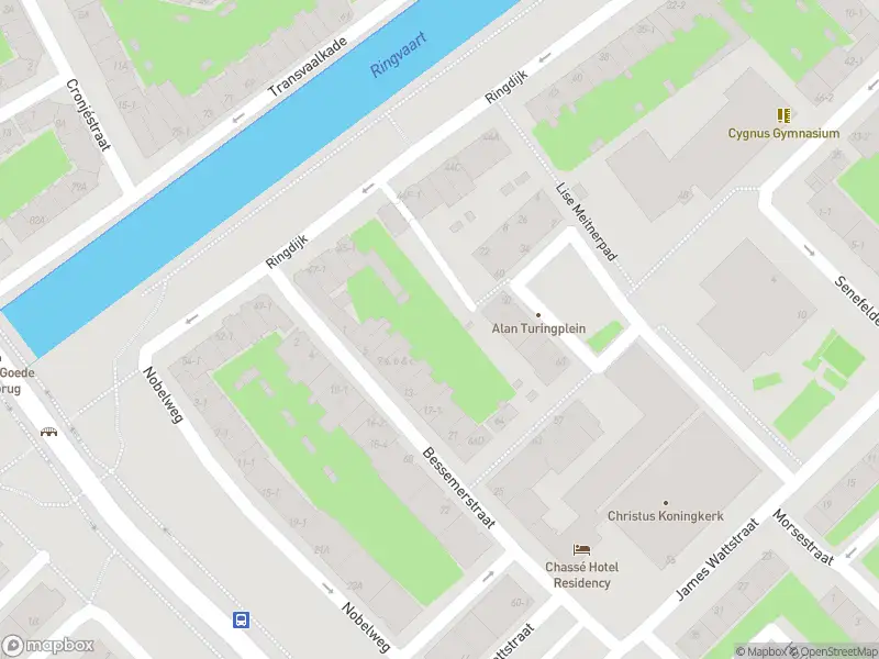 Ambulance met gepaste spoed naar de Nobelweg in Amsterdam