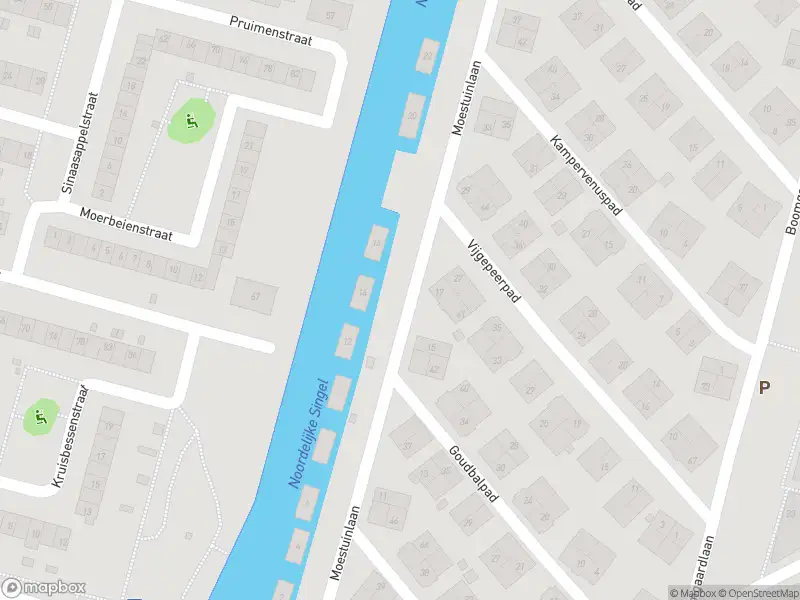 Ambulance met gepaste spoed naar de Moestuinlaan in Amsterdam