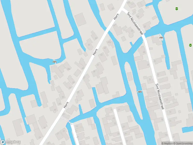 Ambulance met grote spoed naar de Pastoor Gielenstraat in Lutjebroek