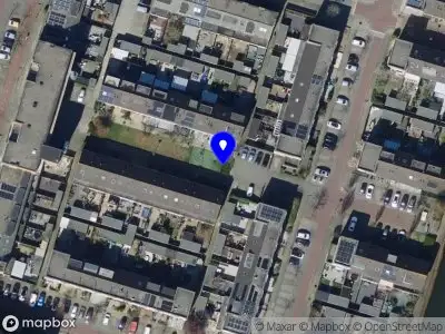 Ambulance met grote spoed naar de Bokkenburg in Barendrecht