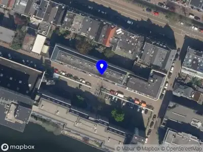 Ambulance met grote spoed naar de Struisenburgdwarsstraat in Rotterdam