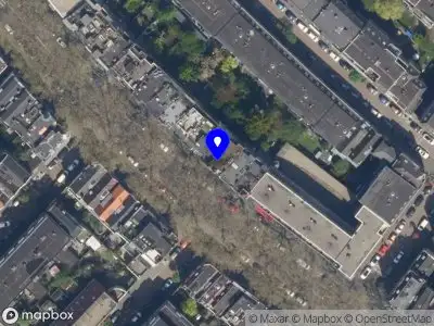 Ambulance met grote spoed naar de Rodenrijselaan in Rotterdam