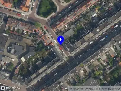 Ambulance met grote spoed naar de Van Hallstraat in Delft