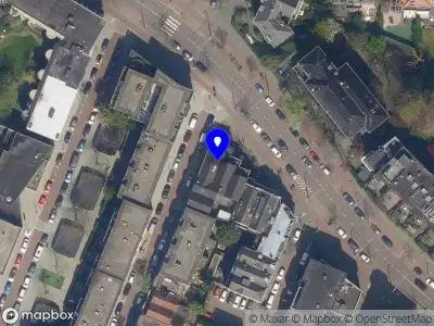 Ambulance met grote spoed naar de Oudedijk in Rotterdam