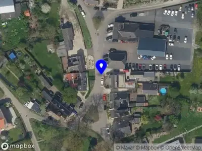 Brandweer met gepaste spoed naar de Dorpsstraat in Enspijk vanwege afhijsen patient