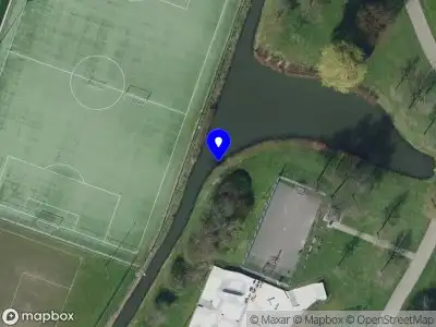 Ambulance met grote spoed naar de Veersedijk in Hendrik-Ido-Ambacht vanwege middelgrote brand