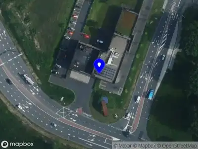Ambulance met grote spoed naar de Langbroekdreef in Amsterdam