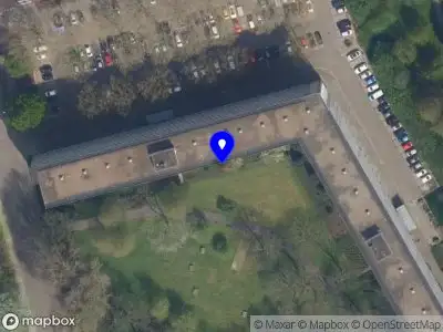 Ambulance met gepaste spoed naar de André Gideplaats in Rotterdam