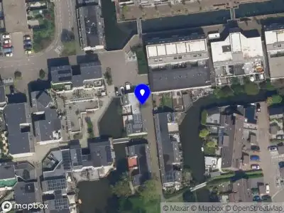 Ambulance met grote spoed naar de Floris Burgwal in Capelle aan den IJssel