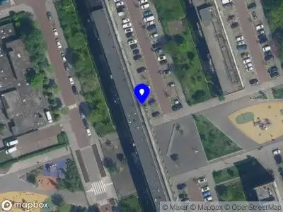 Ambulance met gepaste spoed naar de Clauskindereweg in Amsterdam