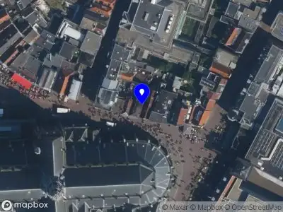 Ambulance met gepaste spoed naar de Riviervismarkt in Haarlem
