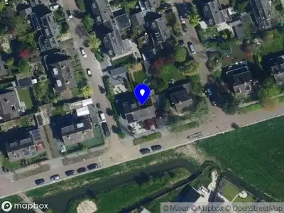 Ambulance met grote spoed naar de Burgemeester Dedelstraat in Abcoude