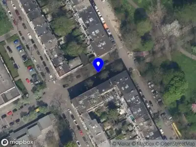 Ambulance met grote spoed naar de Besemerstraat in Rotterdam