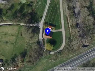 Ambulance met grote spoed naar de Duindijk in Hellevoetsluis