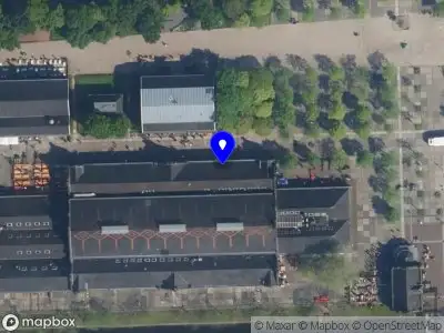 Ambulance met gepaste spoed naar de Pazzanistraat in Amsterdam