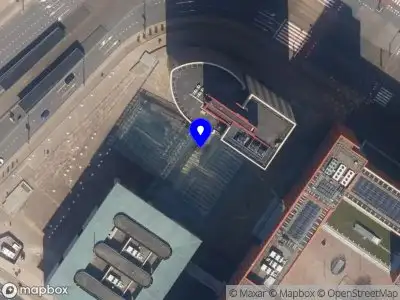 Ambulance met grote spoed naar de Wilhelminaplein in Rotterdam