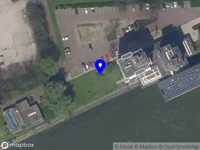 Ambulance met gepaste spoed naar de Maasboulevard in Vlaardingen