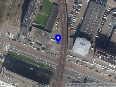 Ambulance met gepaste spoed naar de Zuidplein in Rotterdam