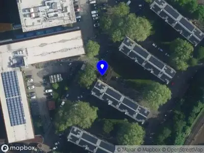 Ambulance met grote spoed naar de Platanenweg in Amsterdam