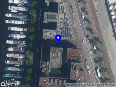 Ambulance met gepaste spoed naar de Coffijboomstraat in Amsterdam