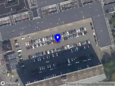Ambulance met gepaste spoed naar de Hemingwayplaats in Rotterdam