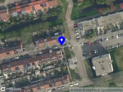 Ambulance met grote spoed naar de Leeuweriklaan in Delft