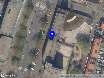 Ambulance met gepaste spoed naar de Ruytenburchflat in Vlaardingen