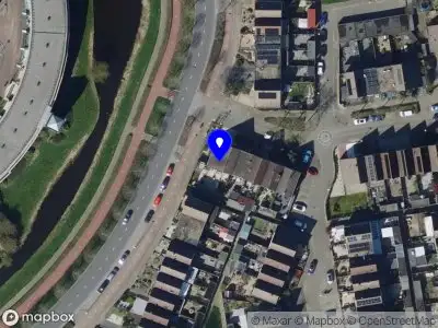 Ambulance met grote spoed naar de Noordhoren in Hellevoetsluis