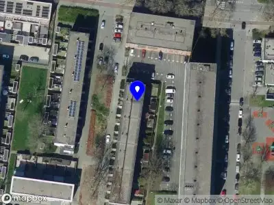 Ambulance met grote spoed naar de Biezeveld in Rotterdam