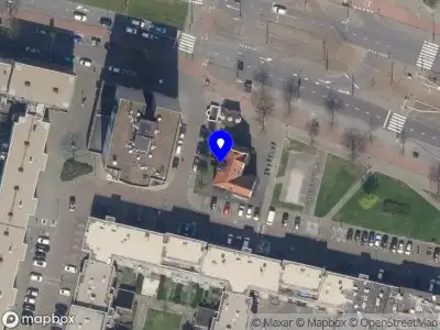 Ambulance met grote spoed naar de Westkousdijk in Rotterdam