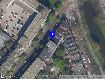 Ambulance met grote spoed naar de Walenburgerweg in Rotterdam
