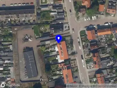 112 melding Ambulance met gepaste spoed naar de Burgemeester van Esstraat in Pernis Rotterdam