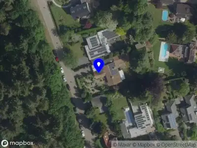 Brandweer en politie met grote spoed naar de 1e Bosweg in Helmond vanwege middelgrote brand