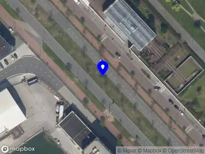 Ambulance met gepaste spoed naar de Vierhavensstraat in Rotterdam