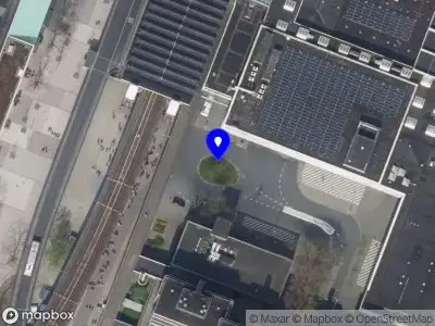 Ambulance met gepaste spoed naar de Metroplein in Rotterdam