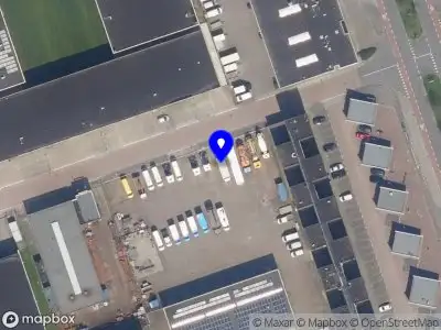 Ambulance met grote spoed naar de Bombaystraat in Rotterdam