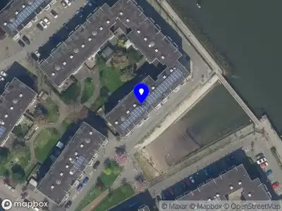 Ambulance met gepaste spoed naar de Feijenoordhaven in Rotterdam