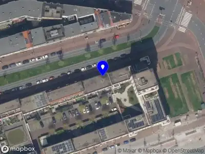 Ambulance met gepaste spoed naar de Brede Hilledijk in Rotterdam